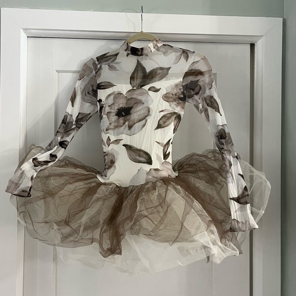 Women ballet costume!